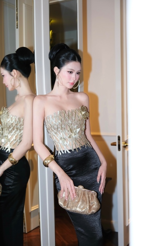 THAOBIBI 四朵花裝抹胸上衣