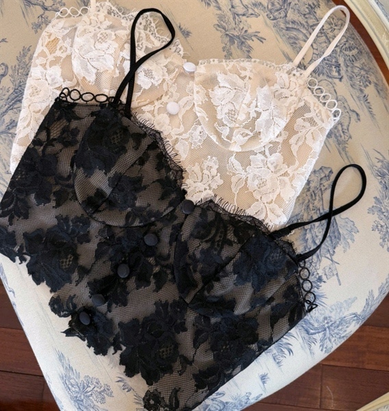 THAOBIBI Lace Floral Pattern Button Camisole Top