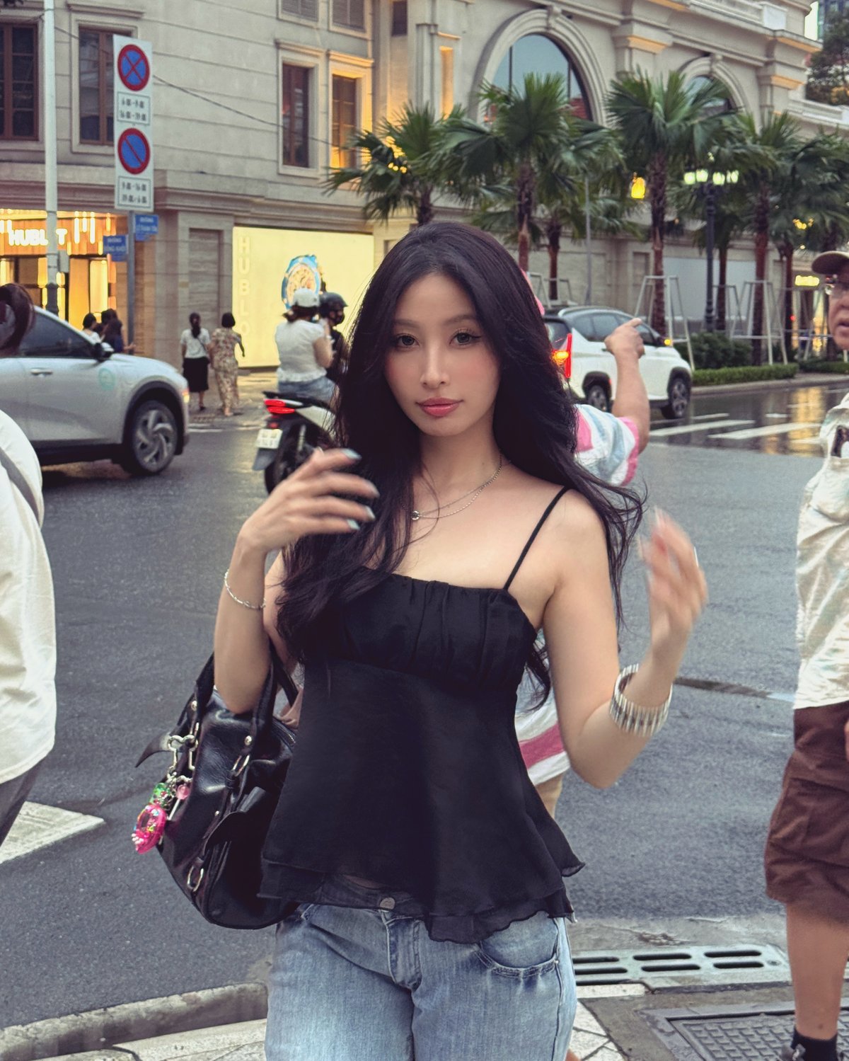 Emilie Stacy Top 黑色吊帶褶皺上衣