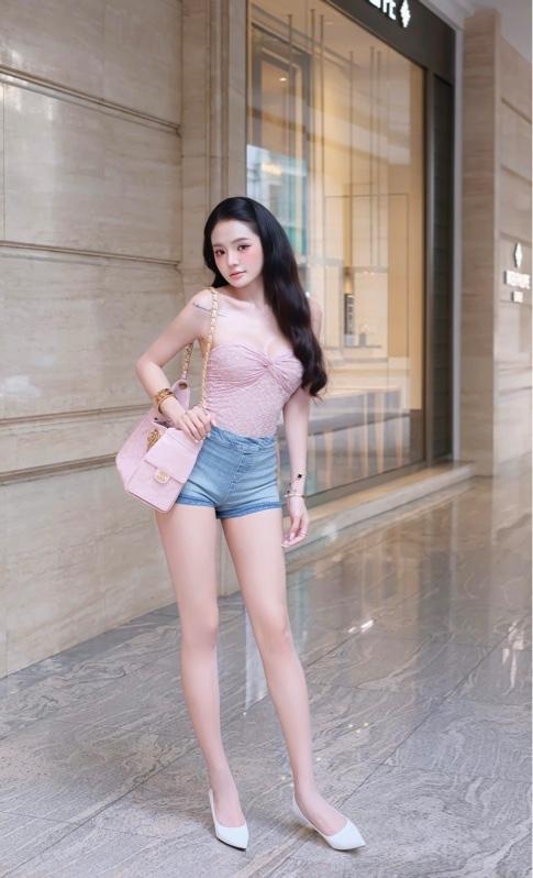 THAOBIBI Lace Twist Bust Tube Top