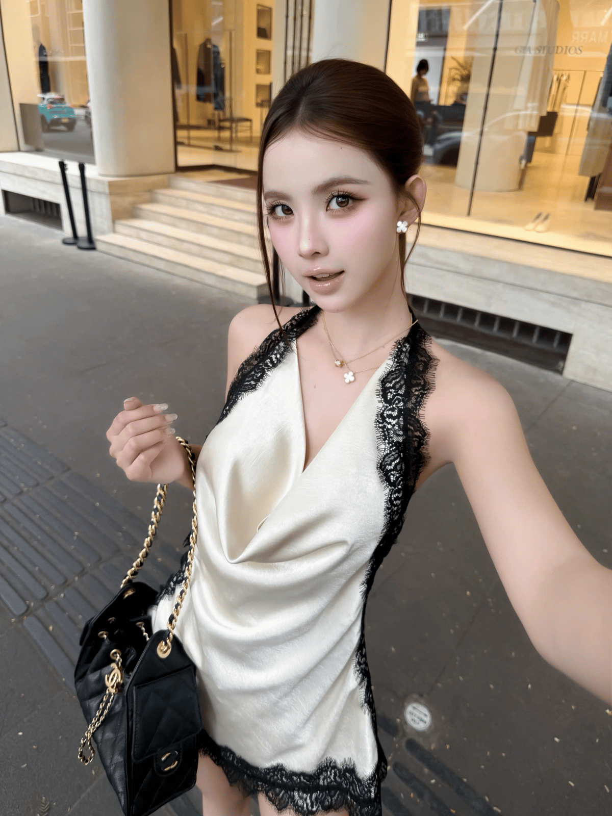 Tran Ali 蕾絲滾邊絲綢背心上衣