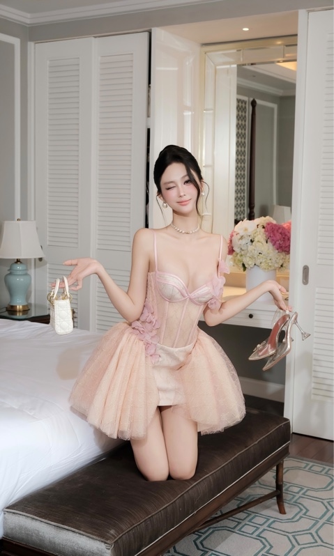 THAOBIBI 花朵蕾絲蓬蓬裙