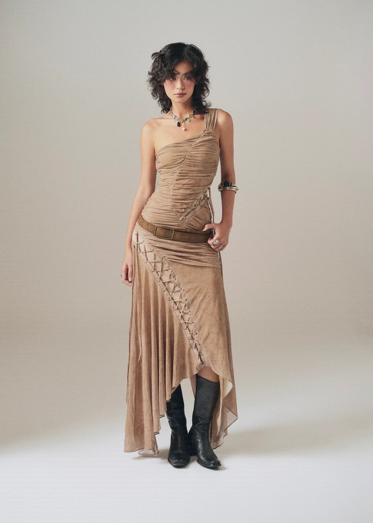 SUBTLE DRESS 單肩繫帶褶皺不規則下擺長裙