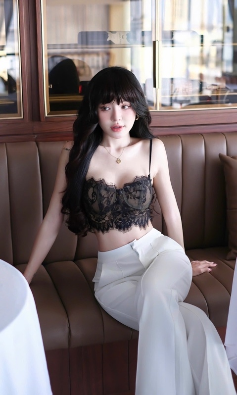 THAOBIBI Lace Button Camisole Top