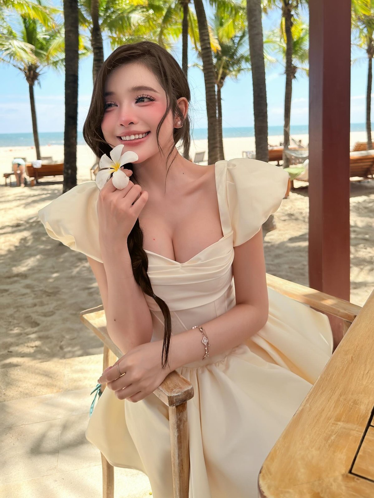 DARLING.ISM Amira 浪漫甜美短裙 歐美風泡泡袖方領連身裙