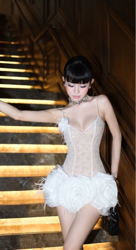 THAOBIBI 玫瑰花瓣禮服短裙