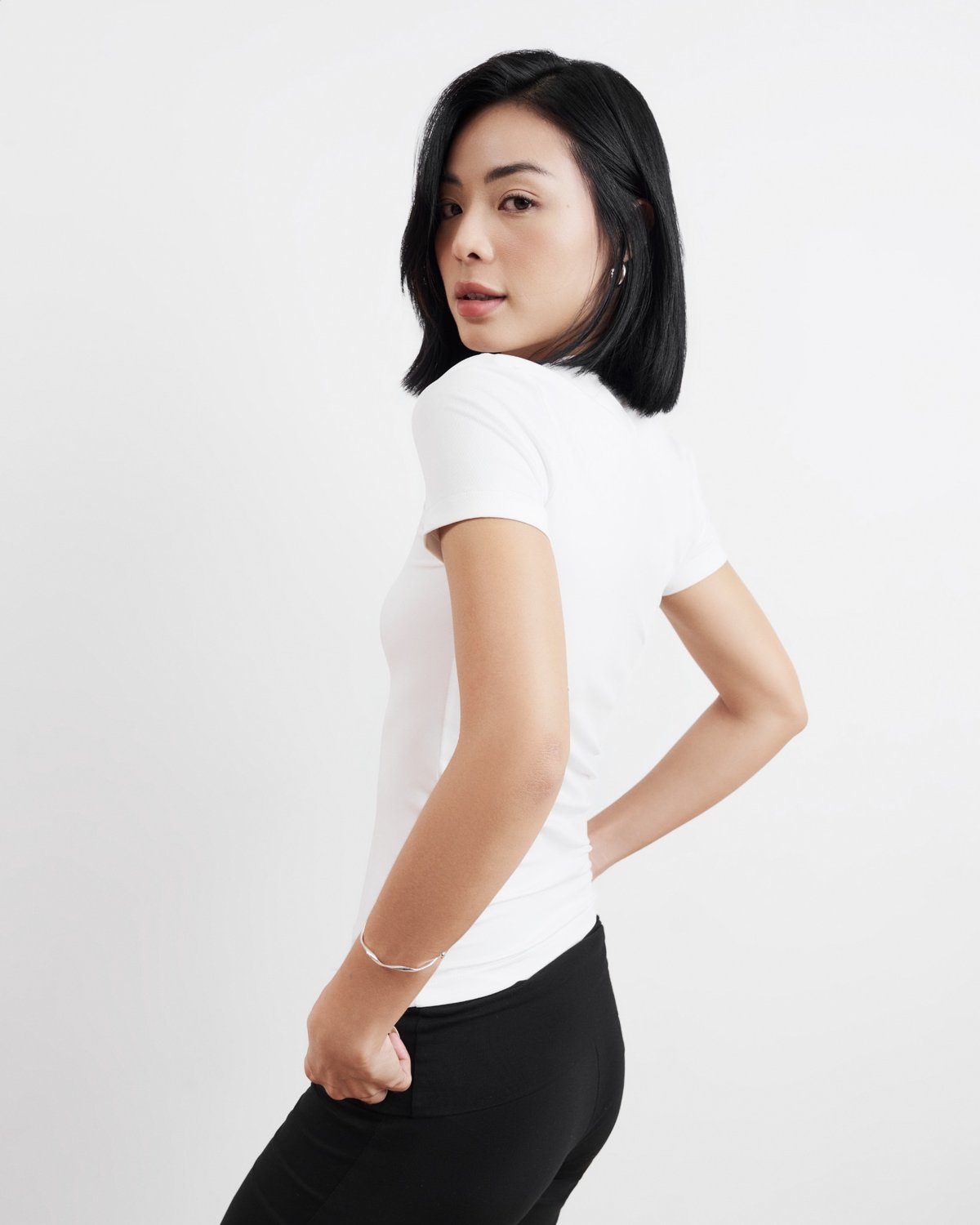 DOTTIE Macie Round Neck T-Shirt MC07 - 白色/黑色/紅色