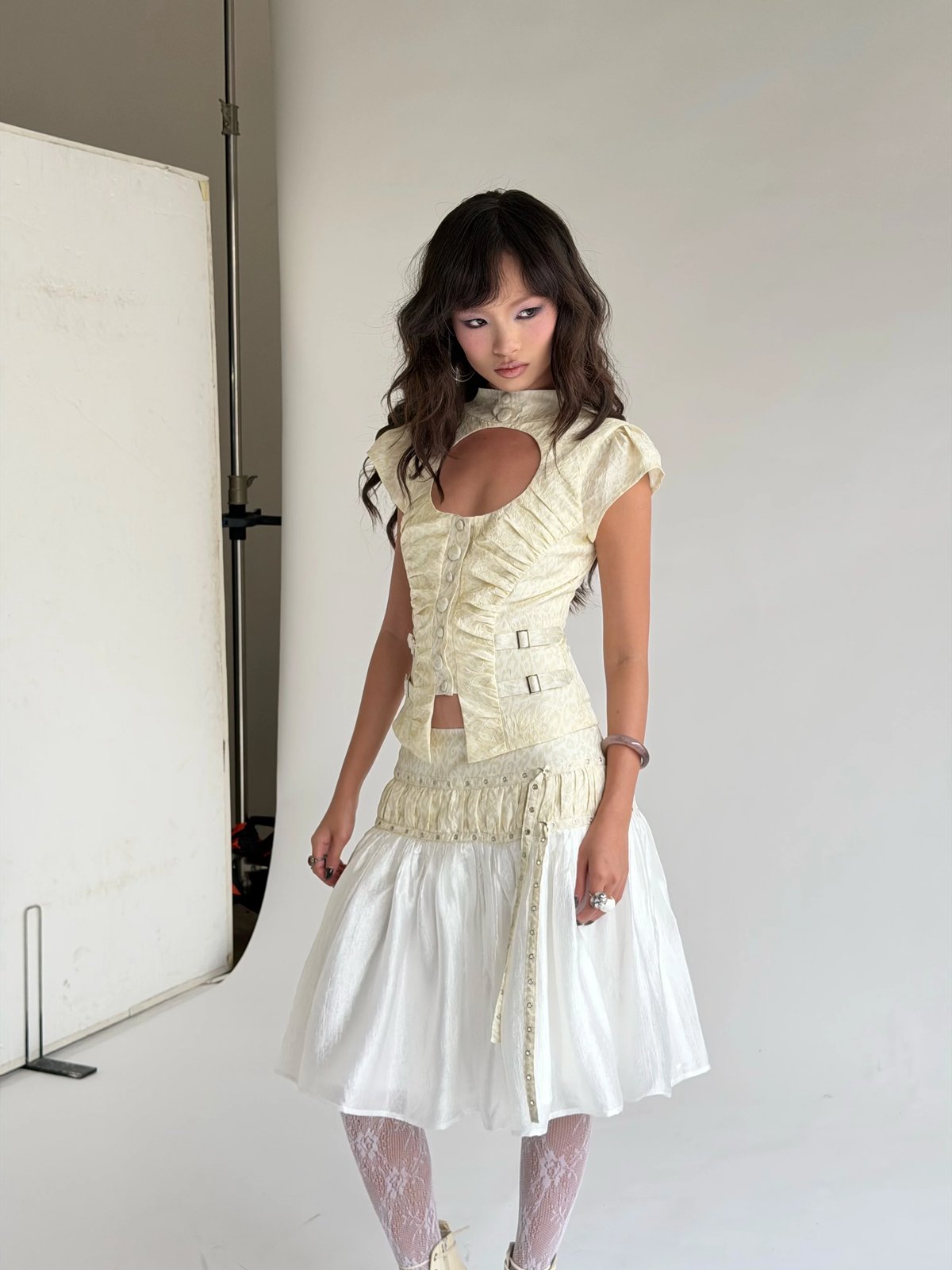 CRYSTAL TOP INTO.EIGHT Square Neck Cut-out Button Short Sleeve Top
