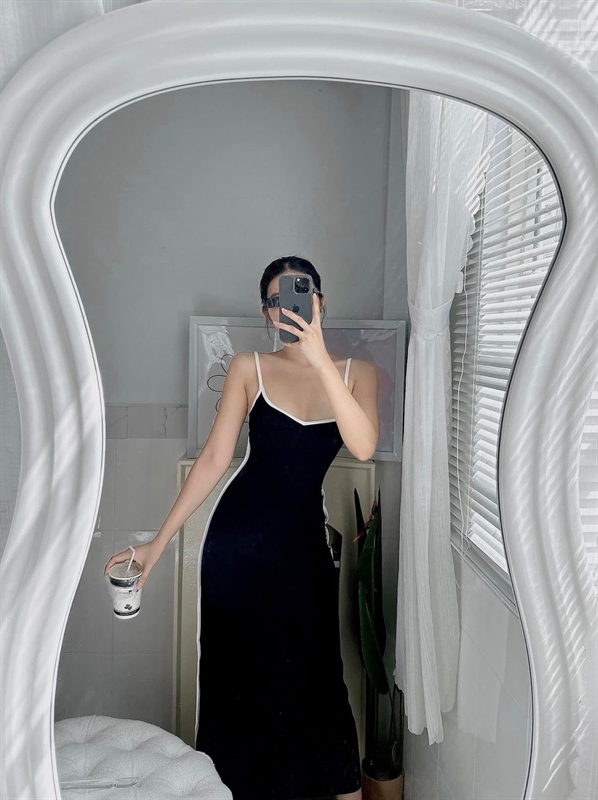 THAOBIBI Bodycon Contrast Trim Maxi Dress
