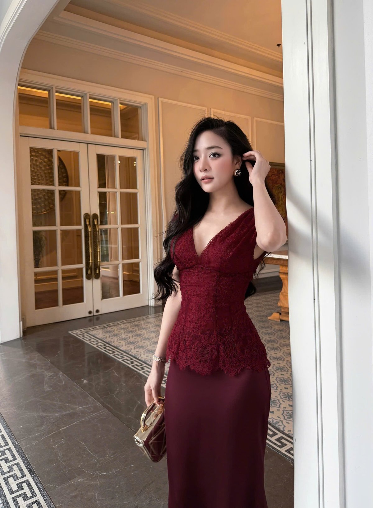 CHOU CHOU Silk Lace V-Neck Set