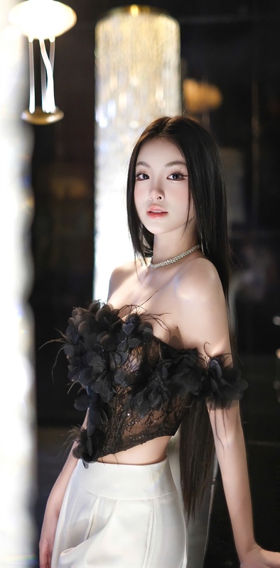 THAOBIBI 露肩花瓣裝