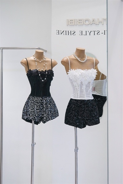 THAOBIBI 3D Floral Underwire Corset Top