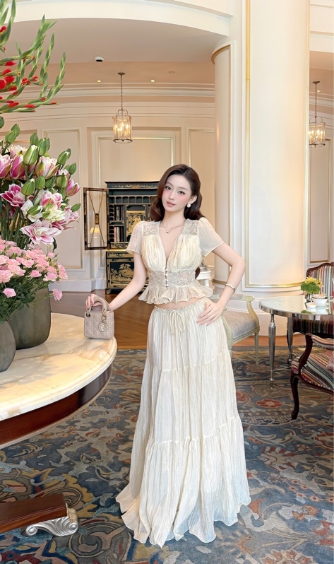 THAOBIBI 精緻蕾絲上衣搭配長裙套裝