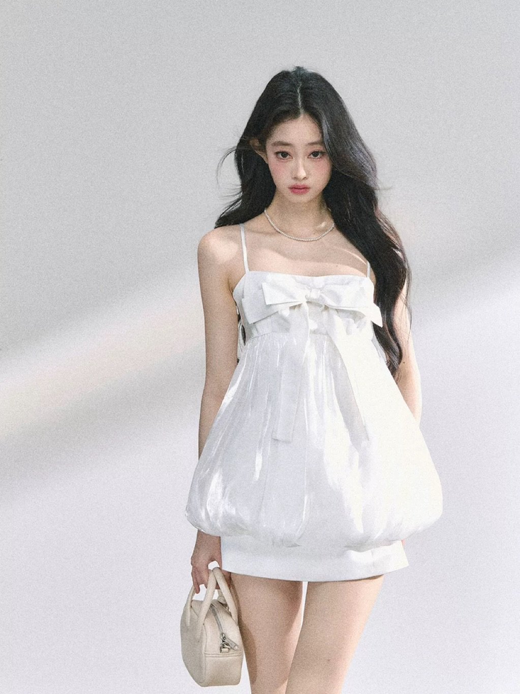 Shaoyeyan Alyn White Bow Spaghetti Strap Mini Dress