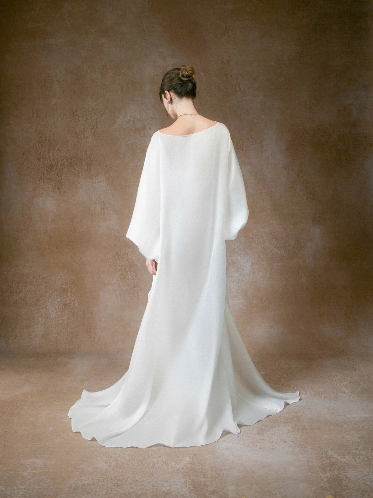 KISSERINE VERA DRESS 絲綢禮服 配 雪紡斗篷 白色