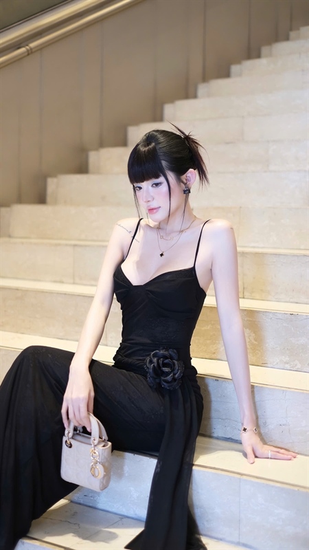 THAOBIBI Twist Detail Stretch Maxi Dress
