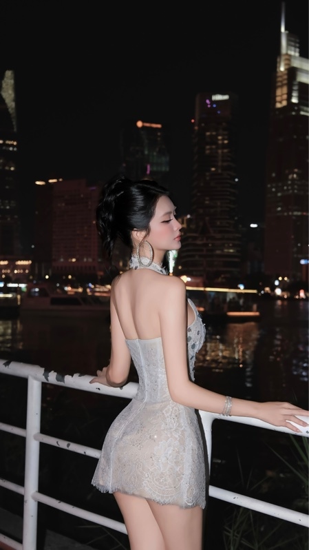 THAOBIBI 亮片 A 字修身短裙 Party Dress