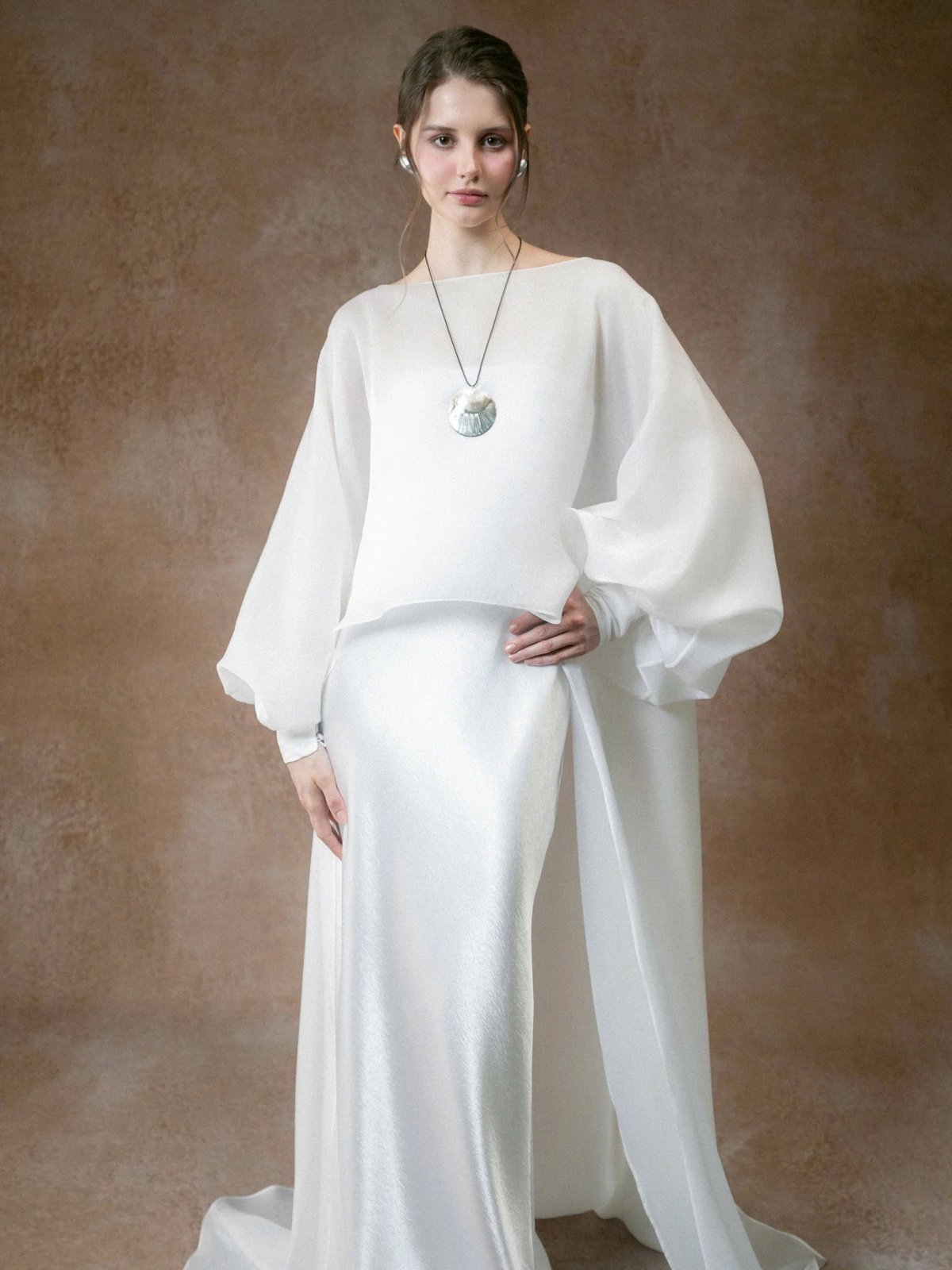 KISSERINE VERA DRESS 絲綢禮服 配 雪紡斗篷 白色