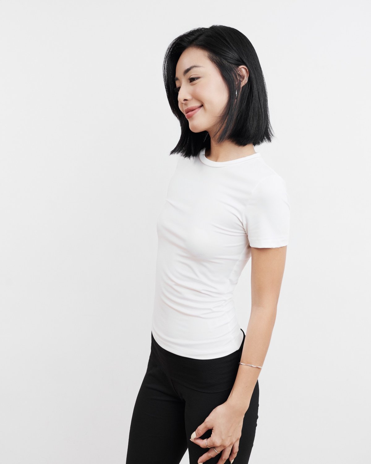 DOTTIE Macie Round Neck T-Shirt MC07 - 白色/黑色/紅色