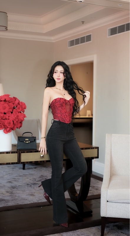 THAOBIBI Floral Embroidered Tube Top
