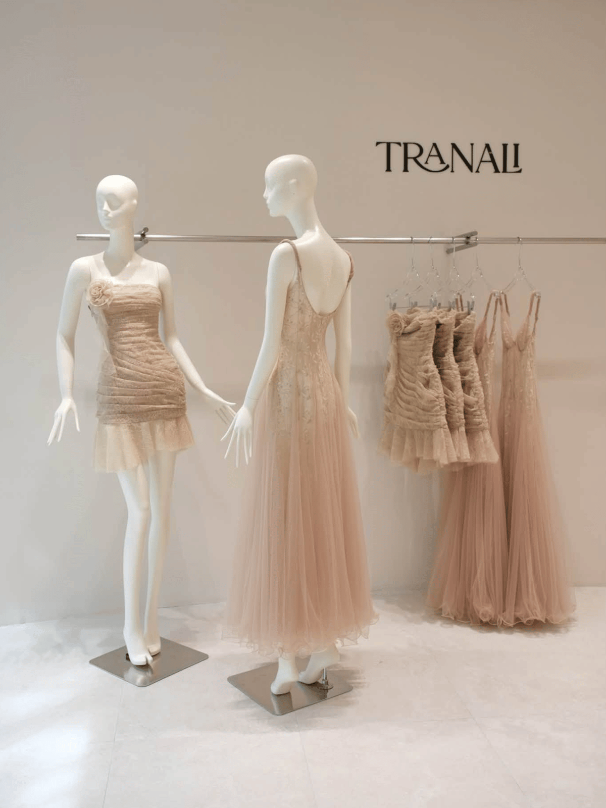 Tran Ali 蕾絲花朵裝飾褶皺連身裙
