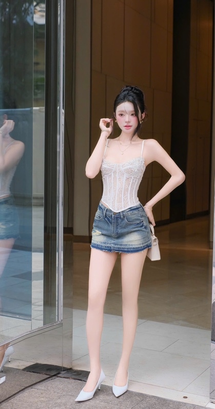 THAOBIBI Lace Underwire Camisole Top