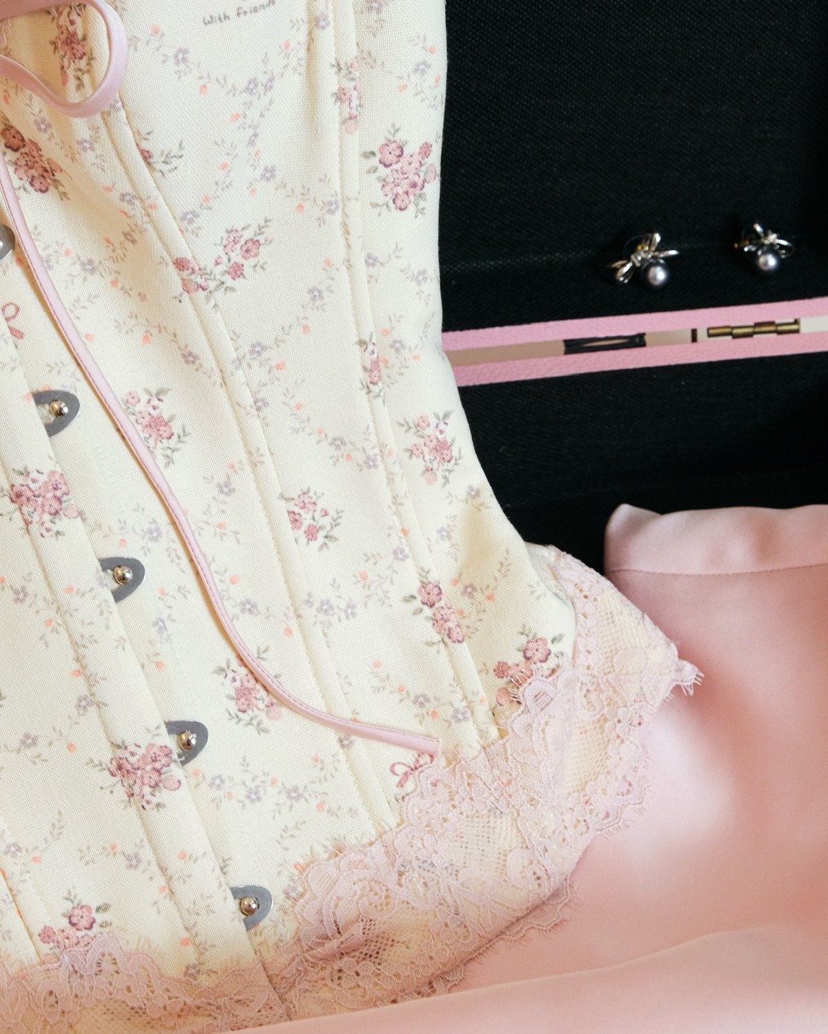 JUBIN Marcie Floral Lace Sweetheart Neckline Corset Top