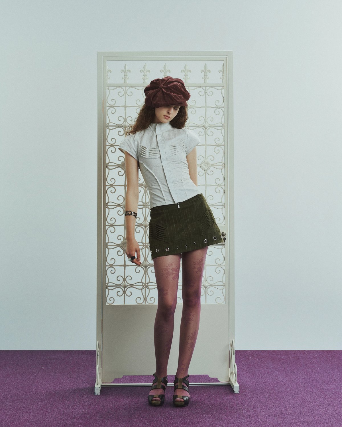 into.eight STATIC TOP High Neck Two-Way Zip Pleated Short Sleeve Top