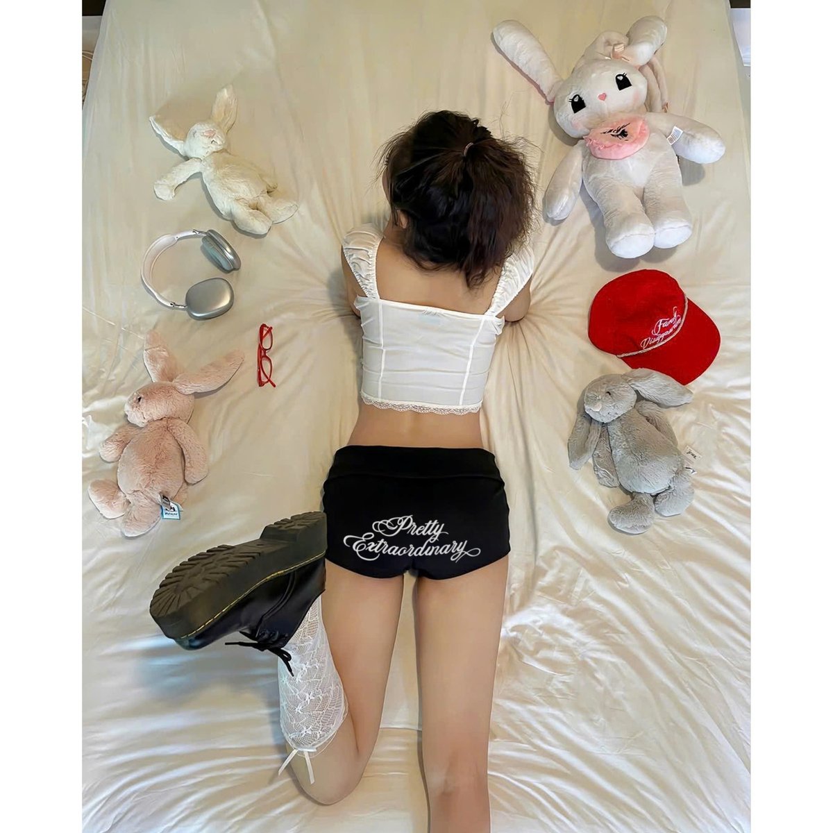 KILL SYSTEM Pretty Low-Rise Folded Waist Embroidered Shorts