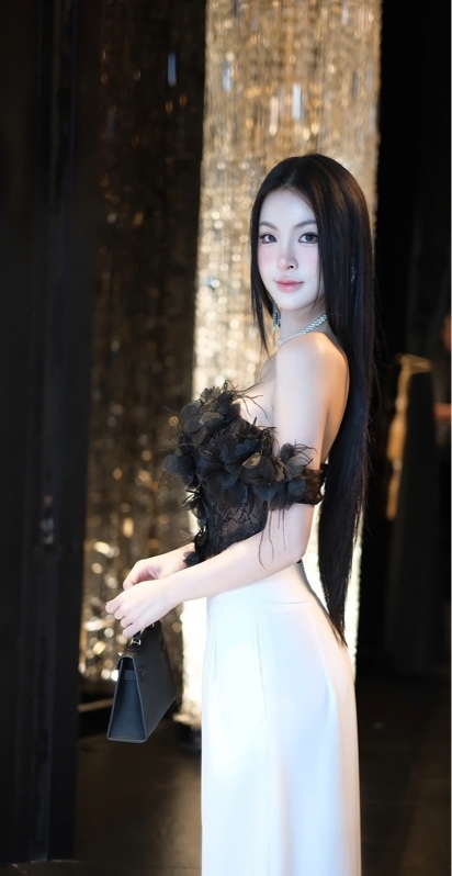THAOBIBI 露肩花瓣裝