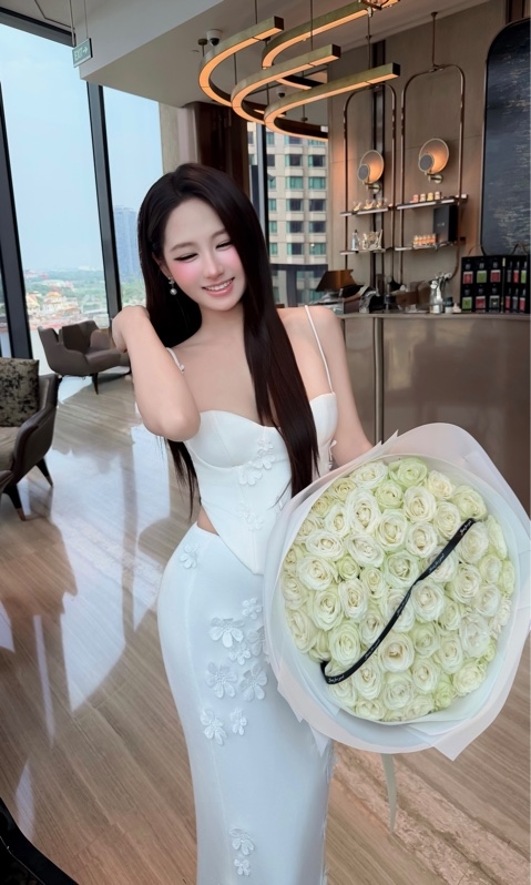 THAOBIBI 立體花卉針織兩件套 - 黑/白