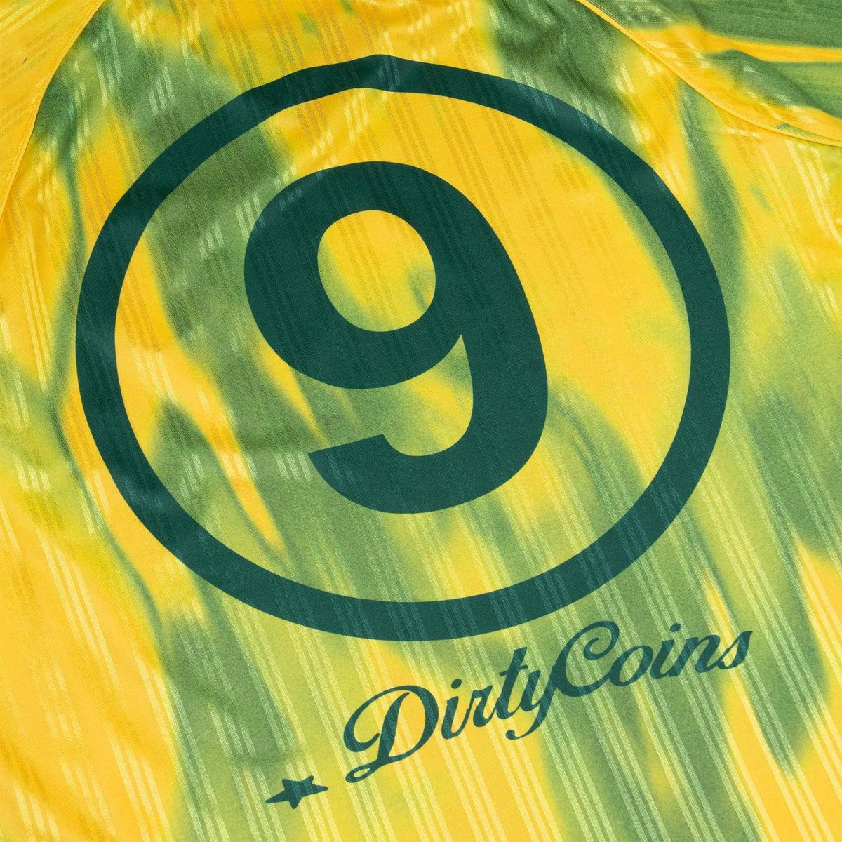 DIRTYCOINS Wild Fire 足球風格運動 T-Shirt
