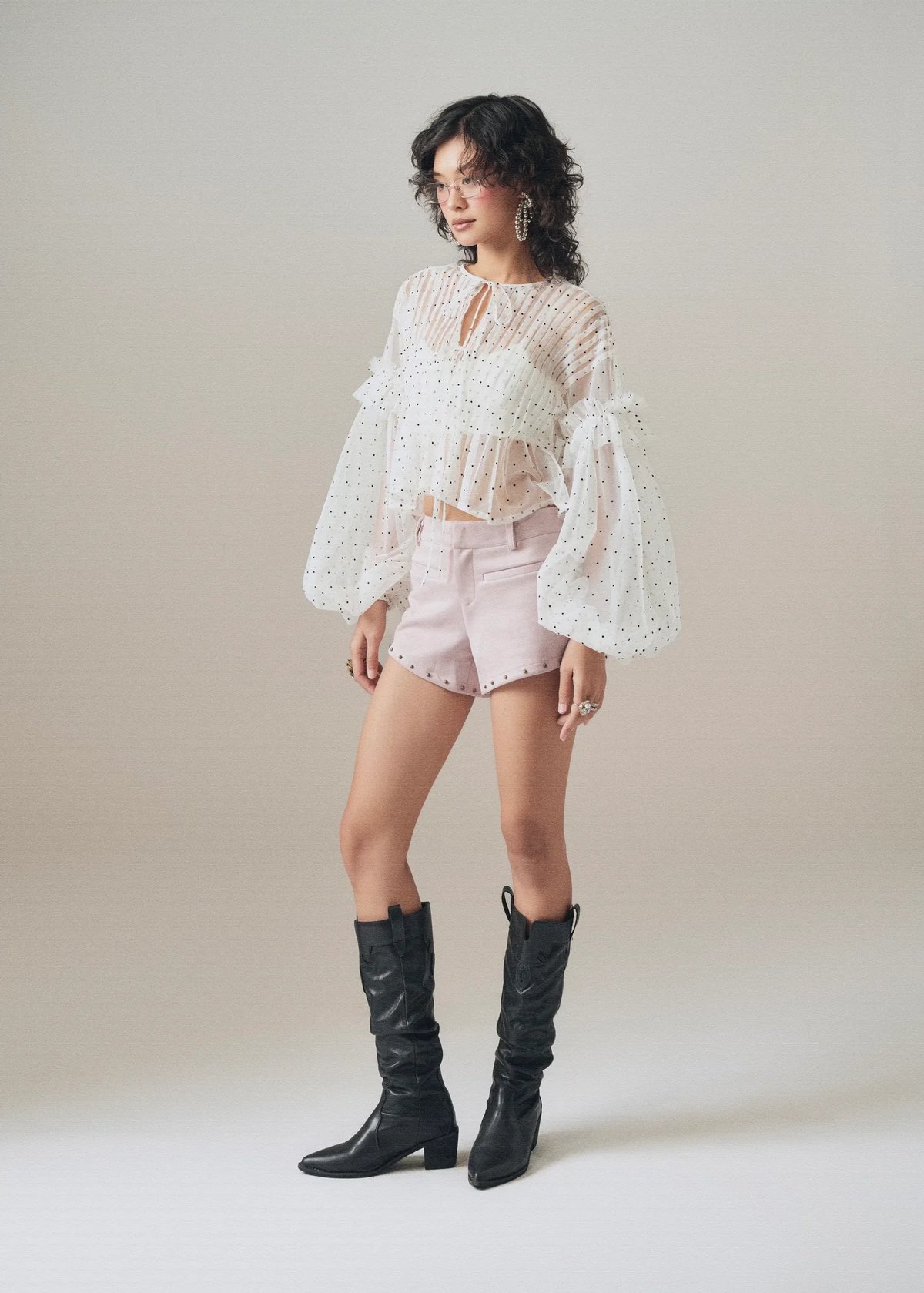 URBAN SHORTS 鉚釘仿麂皮短褲 - INTO.EIGHT