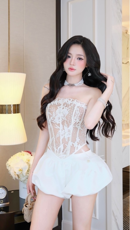 THAOBIBI 精緻蕾絲抹胸上衣配白色短褲套裝