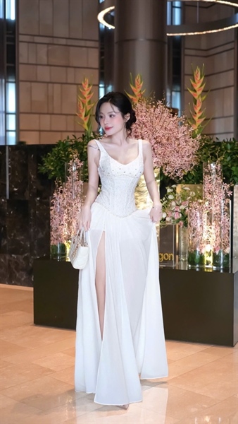 THAOBIBI 亮片細肩帶長洋裝