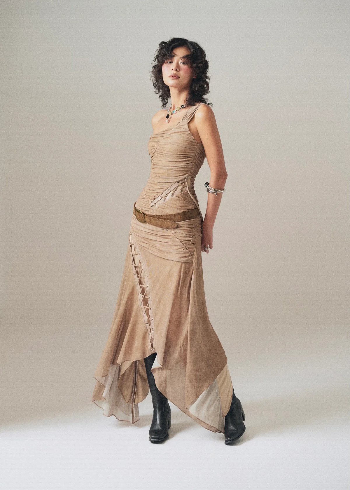 SUBTLE DRESS 單肩繫帶褶皺不規則下擺長裙