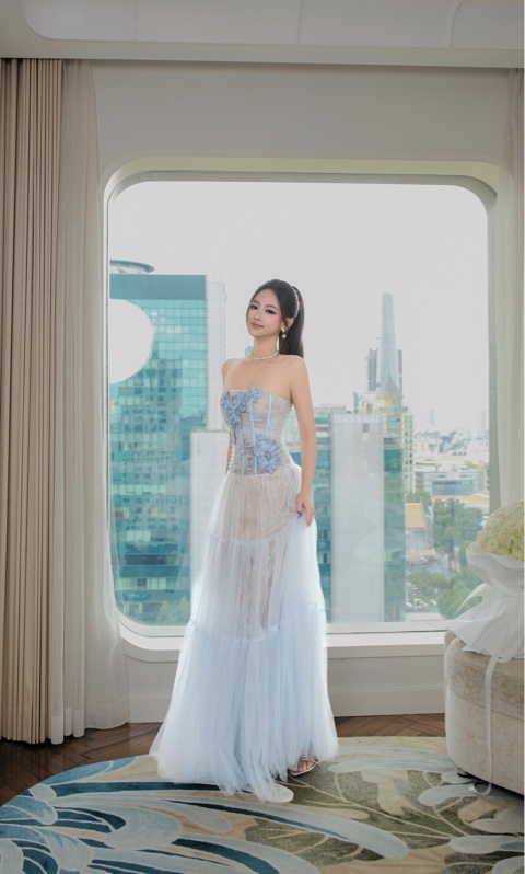 THAOBIBI 3D花卉蕾絲網紗拼接杯 Maxi 長裙