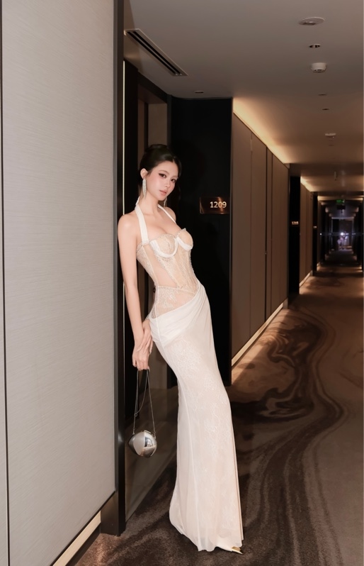THAOBIBI Elegant Lace Corset Maxi Dress