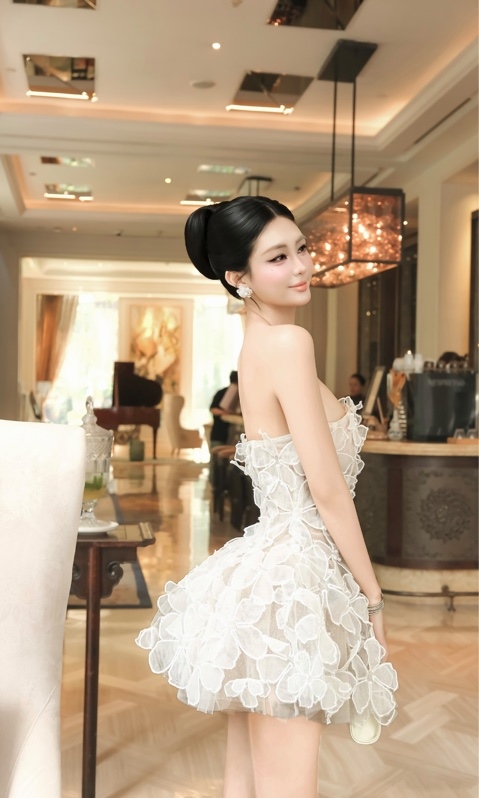 THAOBIBI 3D Floral Mesh Ruffle Flare Dress