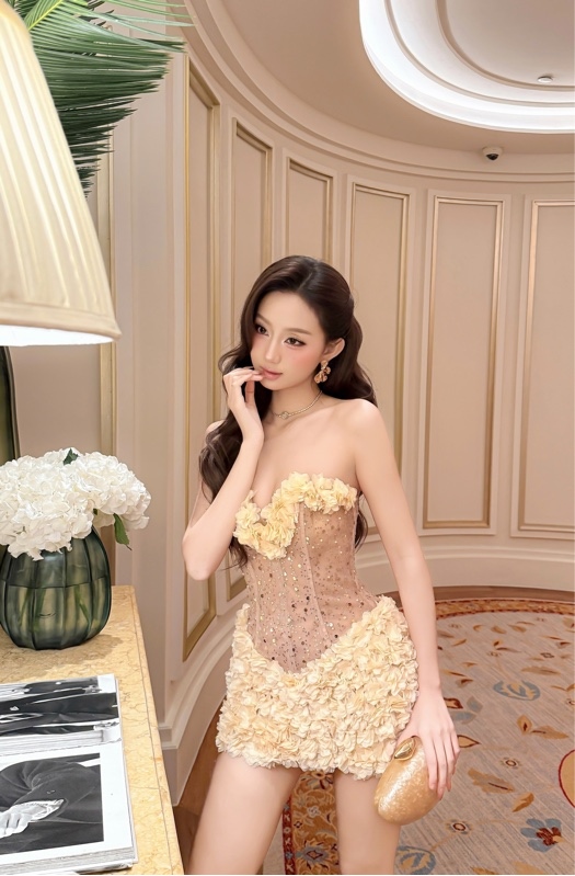 THAOBIBI Sequin Floral Embellished Strapless Mini Dress