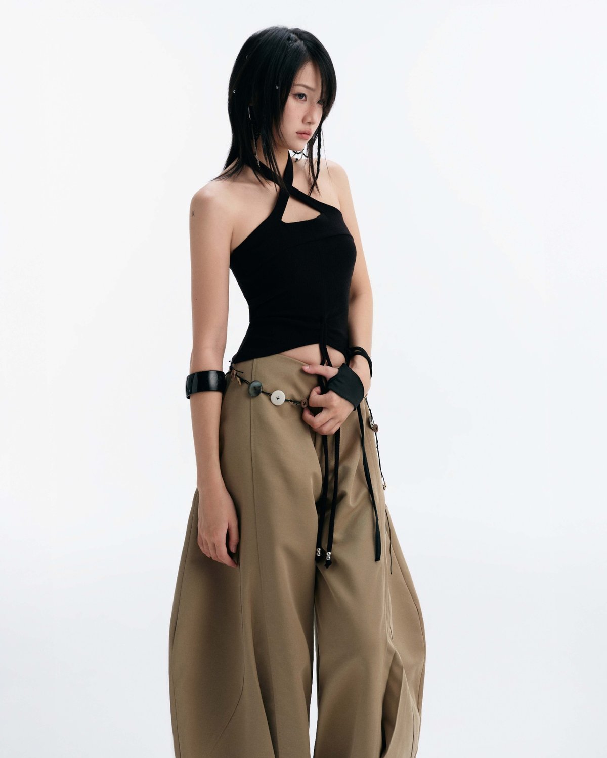 Bunnyhill Cherie Halter 後露交叉綁帶背心 - 黑色