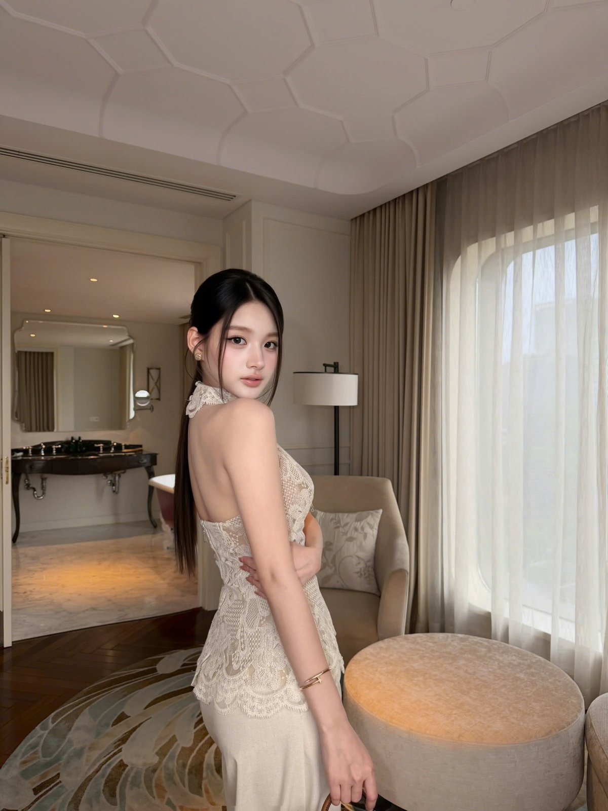 CHOU CHOU 蕾絲掛脖高領上衣