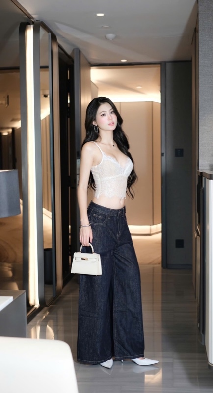 THAOBIBI Lace Spaghetti Strap Camisole