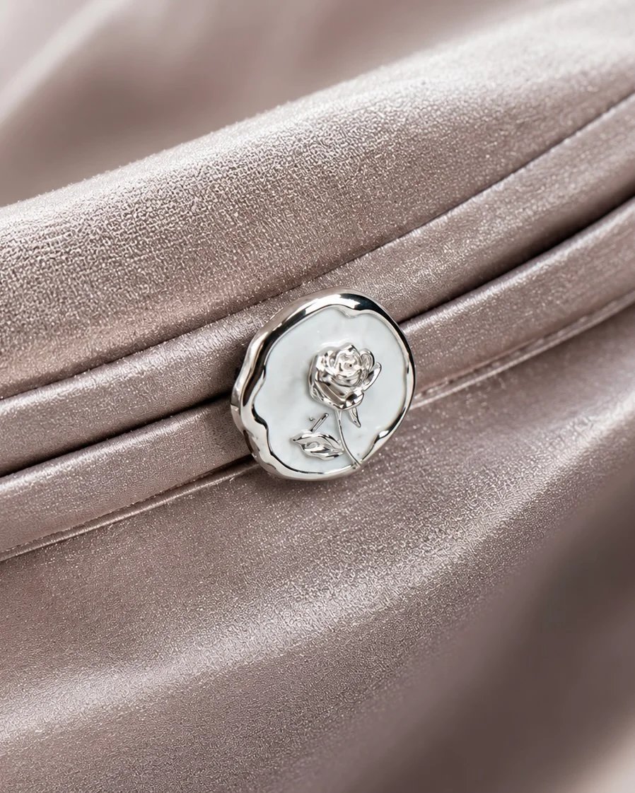 VIERY Liquid Noir Satin 絲緞短褲 - Cream Silver