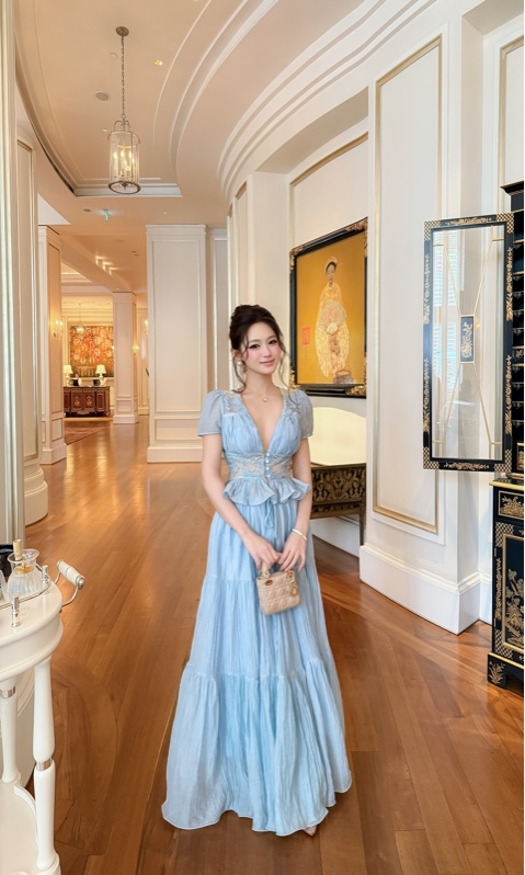 THAOBIBI 精緻蕾絲上衣搭配長裙套裝