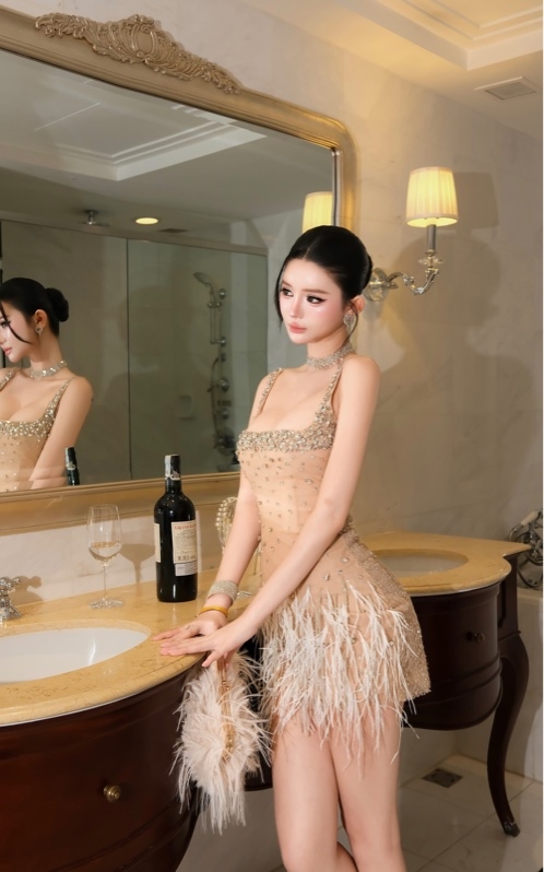 THAOBIBI 羽毛鑽石網紗短裙 奢華派對禮服裙
