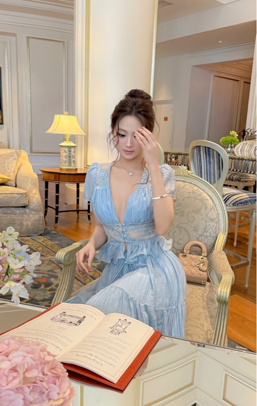 THAOBIBI 精緻蕾絲上衣搭配長裙套裝