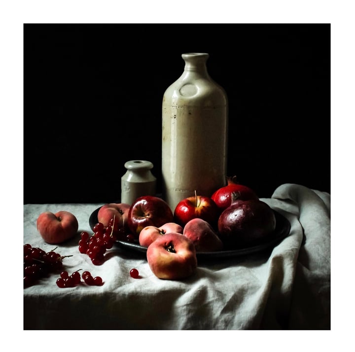 Stoneware, Fruit & Linen. 