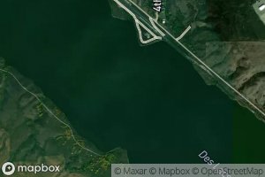 Middle Des Lacs Lake