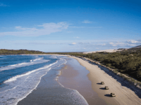 http://White%20silica%20sand%20and%20turquoise%20water%20at%20Lake%20McKenzie%20K'gari%20Fraser%20Island